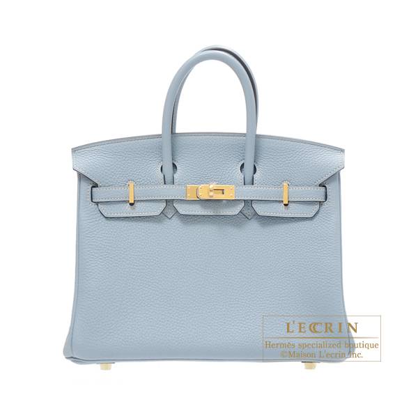 The stunning blue hue of her Birkin against the summer white