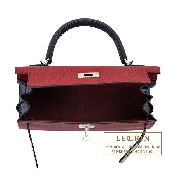 Stepping into the weekend mode with Kelly Pochette Ostrich Cuite